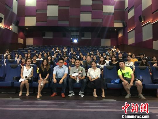 ����ʮ�����ɶ�·�݌�(d��o)�ݹ��³��Z��Ʊ��ȫ����ٛ