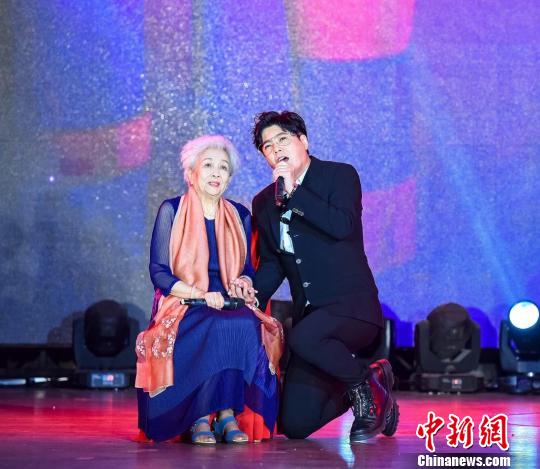 �������������(d��ng)�x����������ĸ��