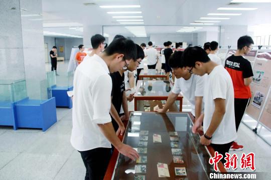 ���tɫ�B�h(hu��n)��(hu��)Ѳչ���M(j��n)��У���׈�(ch��ng)����h�Ƽ���W(xu��)�e��