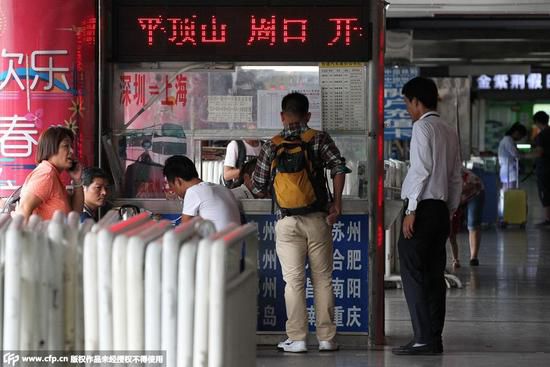 ��2014��9���϶�ӛ�߰��L����r�������ðƱ؜�����_�ķ�ʽ����׃������ǰ���_�g�����˿ͱ�����Ʊ�����ģ��ڽ����X֮�������]���Iȡ�κε�܇Ʊ�����ǽ���Ĳ��L�����˿��ڸ��X֮���������õ�һ�����l(f��)Ʊ�����o�˿�һ�N�������Ԟ��Լ����X֮���õ���܇Ʊ���S�����˿ͱ�Ʊ�����ĵĹ����ˆT����܇վ����܇վ�������ӬF(xi��n)������Ʊ�����IƱ���S�󽻵��˿��������˕r���ĵĳ˿͕��l(f��)�F(xi��n)��Ʊ���ϵăr���h�����Լ���ǰ֧���oƱ؜�ӵăr�������@����Ĳ�r�ͱ�Ʊ؜��ٍ���������Ǵ˕rƱ؜�����x�_���˿��y�Ի��^�Ҍ������X���ڰ��ɳ���ؓ؟������ʾ��Ҫ�C��Ʊ؜�����_����Ҫ�������C��(j��)���ץ�F(xi��n)�У���Ҫ�˿�ָ�J�����Ǻܶ�˿͛]�Еr�g���ɳ�������{�飬���Ԍ��o�����@�N�y���M�и������ڰ��ɳ�����ݠ�^(q��)���w��܇վ�V��������Ʊ���������ڵĵ���������]�Й���ȥ�������_����܇վ���f����������Ʊ؜�ӂ������ڏV�������_���]���M��܇վ�ą^(q��)��������Ҳ�o���M�й��������F·�������_��ʾ����̎�О���Ҫ�������T������Ϊ�һ�����T��(zh��)���������y�����D��һ����Ʊ؜�ӡ�឵�һ���˿�ǰ��λ�ڻ�܇վһ�ǵġ��۾��|Ʊ�����ġ�����ُƱ��