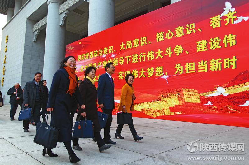 1��23�գ���ϯʡ���f(xi��)ʮ����һ�Ε�(hu��)�h��ί�T�����M(j��n)������(hu��)�������Ӵ��(hu��)�A(y��)���(hu��)�h�� ӛ�� �����z